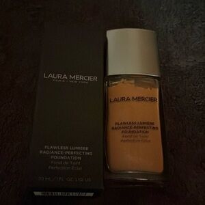 Laura Mercier Lumiere Foundation
